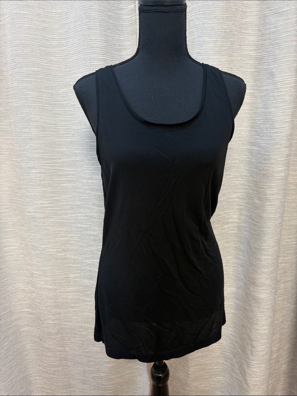 Banana Republic Everyday Black Women's Tank Top - Sleek Scoop Neck